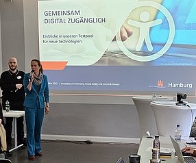 Nicole Rodig und Dominik Hauser bei ihrem Vortrag