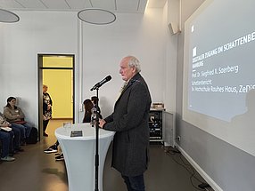 Prof. Saerberg bei seinem Vortrag