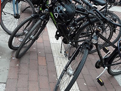 Symbolbild Fahrräder auf Bodenindikator